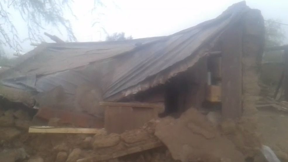 Valle Fértil: con la lluvia del sábado parte de un rancho se derrumbó en Baldes de Funes