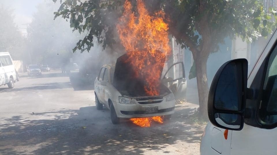 Un hombre fue detenido por prenderle fuego al auto de su exsuegro
