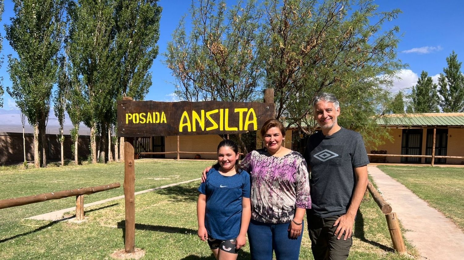 Historia de perseverancia: Mónica pudo terminar la secundaria a los 40 y ahora dirige una posada