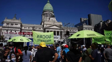 DNU de Milei: Justicia invalidó seis artículos de la reforma laboral