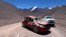 Accidente en Agua Negra: volcó la camioneta de una familia argentina