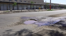 Caos por los baches en Avenida Benavídez, entre Chimbas y Rivadavia