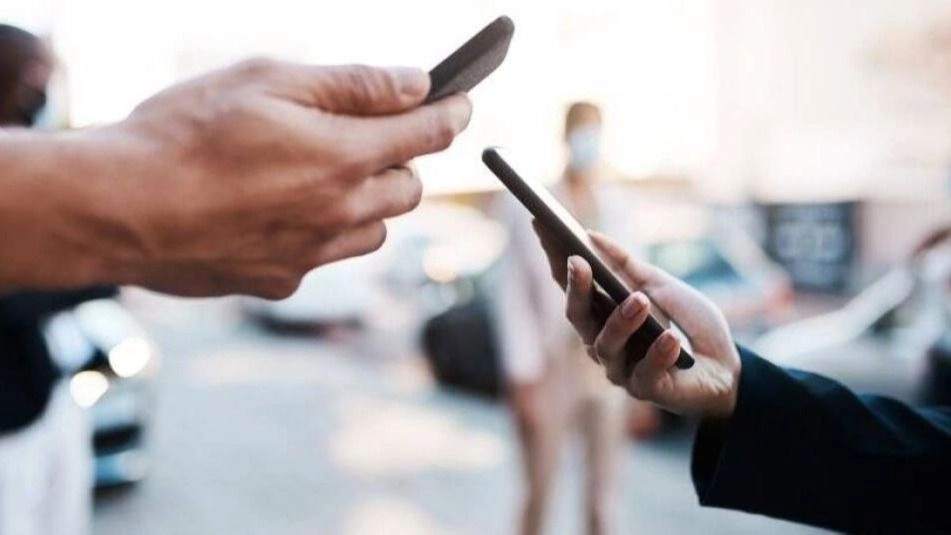 El 85% de jóvenes universitarios se informa por celulares y redes sociales