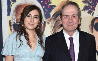 Encontraron muerta en un hotel a la hija de Tommy Lee Jones