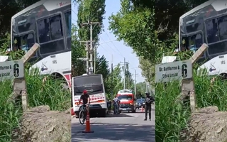 Volcó un Fiat Duna que chocó con un colectivo de la Red Tulum en Pocito