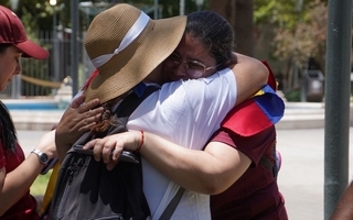Lágrimas, exilio y esperanza: la venezolana que escapó de Maduro y hoy celebra en San Juan