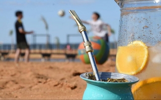 Tereré, la infusión que se instaló para apaciguar el calor y sus variantes en Argentina