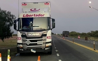 Un camionero en estado de ebriedad atropelló a un policía y se dio a la fuga