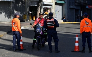 Denuncian la detención de siete periodistas mientras juraba Delcy Rodríguez