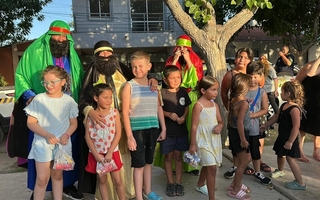 Los Reyes Magos llenaron de ilusión los barrios de Santa Lucía 