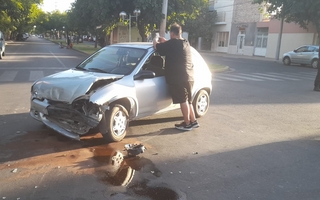 Violento choque dejó una conductora hospitalizada