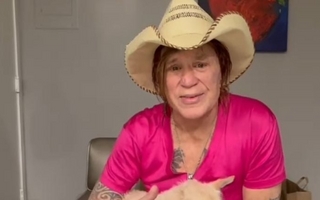 Mickey Rourke: desalojo y escándalo por estafa virtual