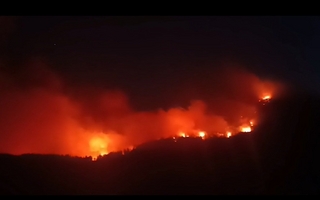 Incendio forestal en Chubut destruyó viviendas y obligó a evacuar un zona turística 