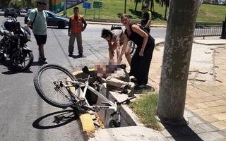 El ciclista que se cayó en la Libertador, se fracturó la nariz: iba borracho