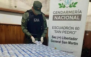 Gendarmería detuvo a dos mujeres con más de US$11.000 falsos en Jujuy