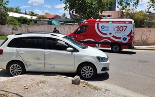 Fuerte choque entre dos vehículos terminó con una mujer herida