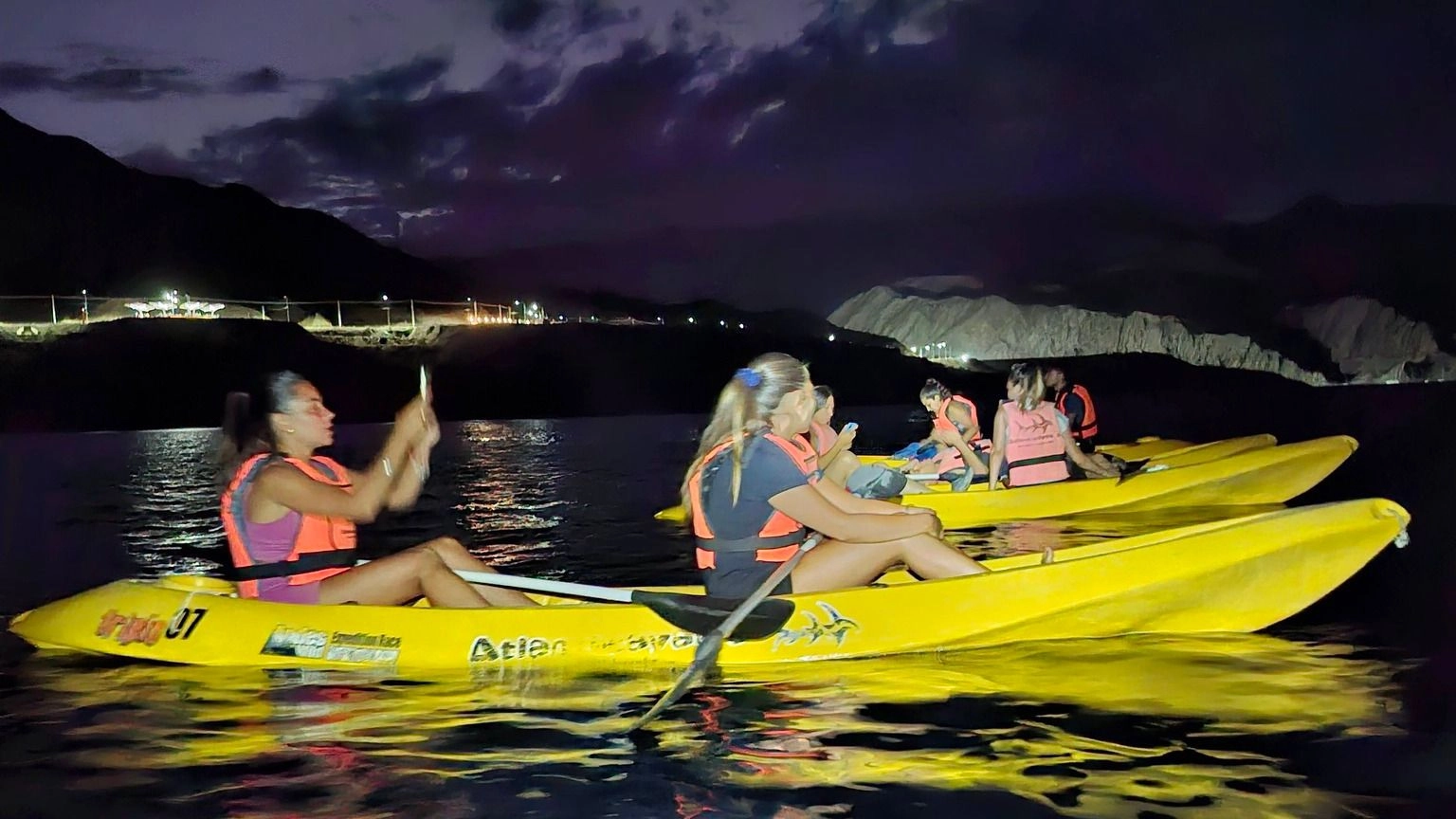Travesía nocturna en kayak en Punta Negra: precios, horarios y cómo anotarse