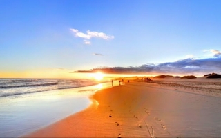 La playa escondida de la Costa Atlántica con acceso por túnel