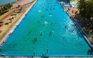 Teodelina, el pueblo con la pileta más grande de Argentina