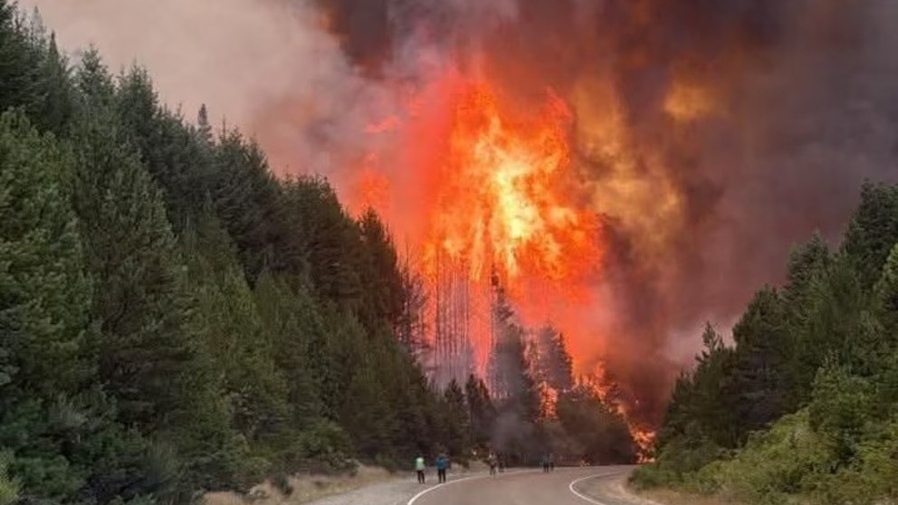 Cortaron la Ruta 40 por los incendios en Chubut y evacuaron a 3.000 ...