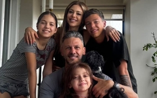 Demichelis y sus hijos fueron rescatados tras casi ahogarse en el mar de Uruguay