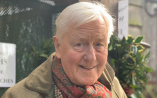 Multimillonario británico busca pareja joven para concebir un heredero