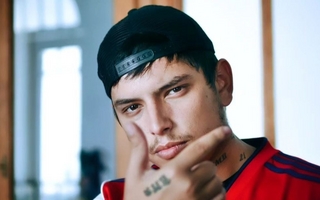 Chino, hijo de Daniel Agostini y Nazarena Vélez: de la rebeldía a los 16 a su propia banda de cumbia