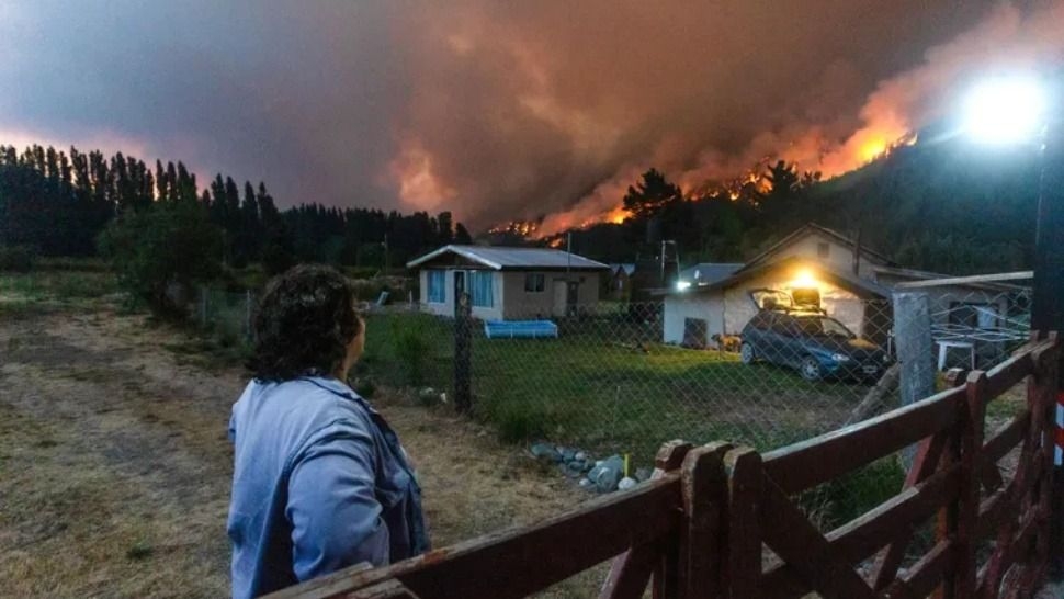 Ruta 40 habilitada tras corte por incendios entre Epuyén y El Hoyo
