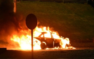 El incendio de un auto en Rivadavia dejó heridos a una mujer y su bebé