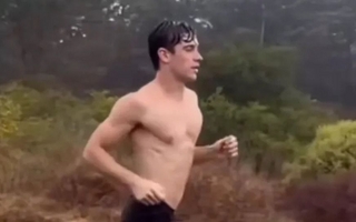 Colapinto viral: un llamativo entrenamiento bajo la lluvia en Punta del Este