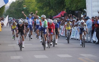 Tivani ganó la última etapa y Velardez se consagró en el Giro del Sol 2026