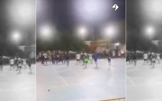 Brutal pelea en la final Sub 17 entre UDC y Foecyt en Caucete
