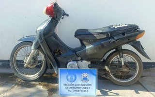 Recuperan moto robada en Rawson y vincularon a un joven por el hecho
