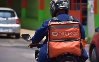 Asaltaron entre tres a un chofer de DiDi Moto con un cuchillo