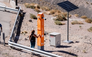 San Juan refuerza la seguridad en el Paso de Agua Negra con la instalación de tótems inteligentes