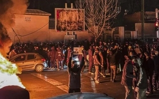 Trump llamó a los manifestantes iraníes a “tomar el control” del régimen