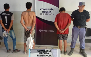 Golpearon y abusaron en grupo a una joven en plena vía pública 