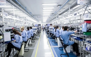 El gobernador de Tierra del Fuego, Gustavo Melella, criticó la quita de aranceles a celulares importados