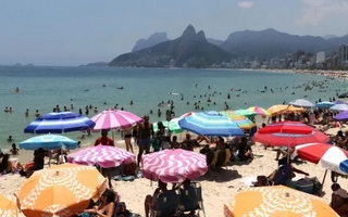 Alerta sanitaria en playas de Brasil por casos de gastroenteritis