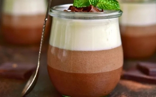 El postre estrella del verano: mousse de tres chocolates sin horno