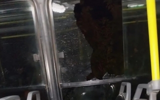 Apedrearon un colectivo de la RedTulum: en qué departamento fue