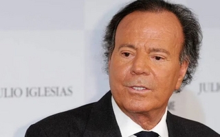 Periodista contó los “espantosos” requisitos para entrevistar a Julio Iglesias