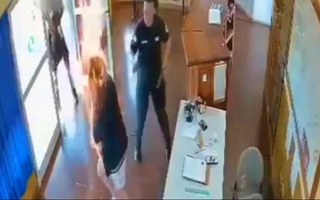 Murió la mujer que se prendió fuego en una comisaria de Misiones