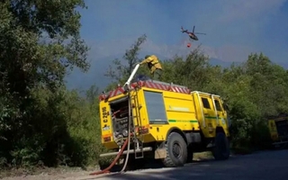 El incendio en Los Alerces se reactivó con riesgo por fuertes vientos