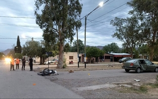 Dos adolescentes hospitalizados tras un choque en moto