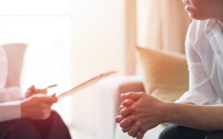 Alertan por ejercicio ilegal de psicólogos en San Juan y explican cómo verificar