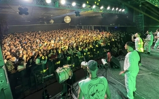 Misa de Omega: un hombre quiso cortarle el cuello a otro con una botella rota