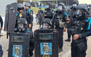 Oleada de violencia en Guatemala: motines y ataques dejan ocho policías muertos