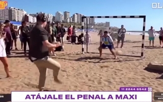 Un periodista sanjuanino se enfrentó a Maxi López e intentó atajarle un penal 