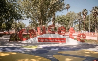 Una patota atacó y robó a tres hermanos que paseaban por la plaza de Caucete